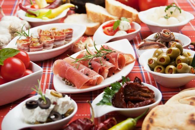 Je cherche un bar o&#xF9; on peut d&#xE9;guster de d&#xE9;licieux tapas. Vous en connaissez ?