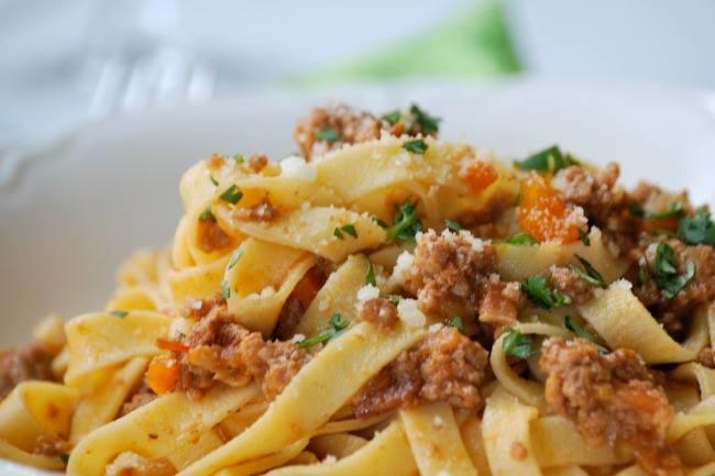 Qui connaît un resto italien à Bruxelles pour manger LES meilleures pâtes à la bolognaise ? J'ai bien quelques idées mais je voulais votre avis !