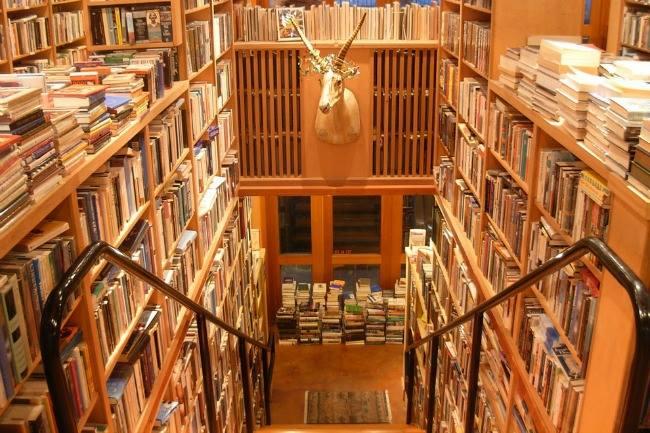 Qui connaît une bonne librairie à Bruxelles ? Si le libraire donne des bons conseils de lecture c'est encore mieux... Merci !