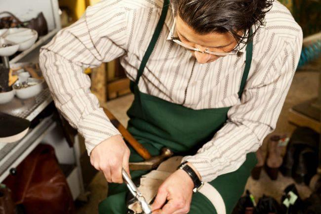 Qui conna&#xEE;t un cordonnier qui travaille BIEN et qui pourrait donner une seconde jeunesse &#xE0; mes chaussures ? Uccle ou Forest de pr&#xE9;f&#xE9;rence.