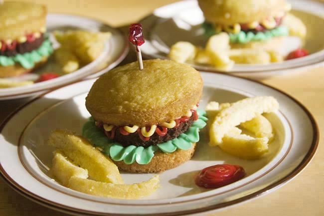 Qui connaît un bon endroit où manger des hamburgers maison savoureux qui sortent de l'ordinaire ?