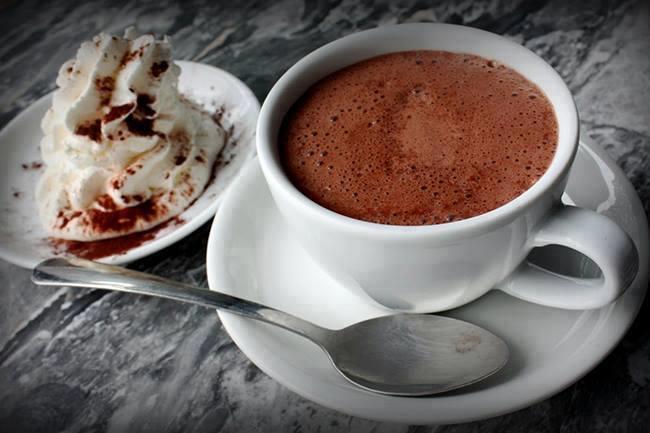 Qui connaît un p'tit café cosy où l'on peut boire les meilleures boissons chaudes de Bruxelles ?