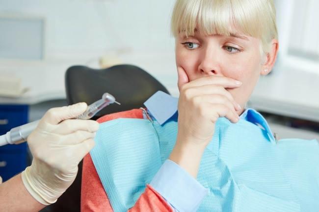 Qui connait un bon dentiste conventionné qui est à l'aise avec les patients qui ont très peur des dentistes ? J'ai vraiment très TRÈS peur alors il me faut vraiment quelqu'un de doux et qui ne fait pas mal, je suis un cas désespéré ! Merci beaucoup...