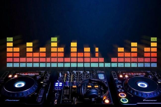 Un DJ &#xE0; me conseiller pour mon anniversaire qui aura lieu &#xE0; la fin du mois de mars ? 30 ans ca se f&#xEA;te ! Si vous avez des t&#xE9;moignages, je suis preneuse :)