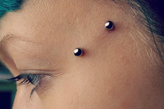 Qui connait un excellent pierceur à Bruxelles ? Une personne CLEAN et qui vous met tout de suite en confiance pour un premier piercing. Merci !