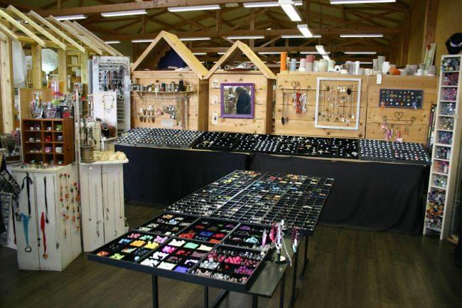 Je cherche un magasin de loisirs créatifs sur Charleroi : fil de laiton, livres, perles, tricot. Des idées ?