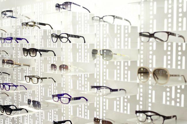 Qui connaît un bon opticien, auprès de qui je trouverai non seulement beaucoup de choix, mais également de bons conseils pour la monture ?