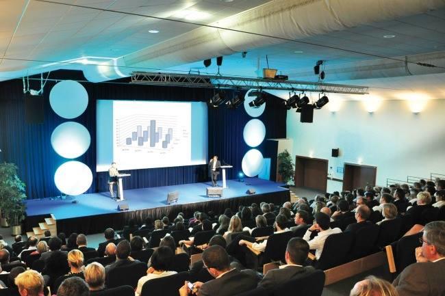 Qui connaît un lieu de séminaire avec une grande salle pouvant accueillir 170 personnes durant 4 jours ? Merciii.