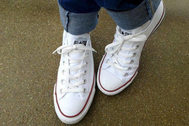 Qui connaît un bon magasin de chaussures qui vend des converses blanches basses ?