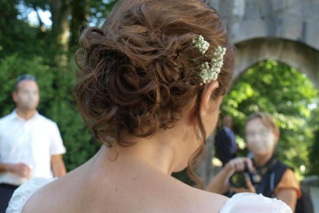Quelqu'un connaît un coiffeur à l'écoute pour un chignon de mariage ?