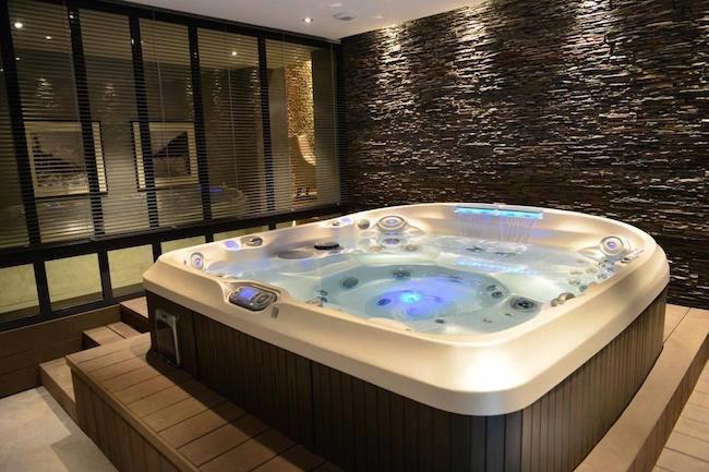 Qui connaît un bel hôtel avec jacuzzi directement dans la chambre ? Je prépare une surprise pour ma douce ! Je cherche à Liège ou même en Belgique. Merci pour elle :)