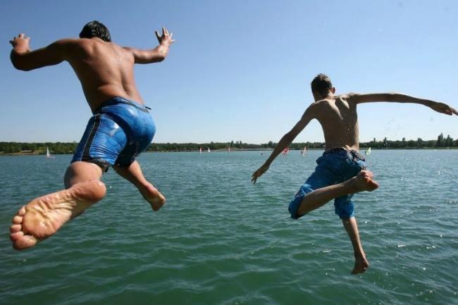 Il fait à nouveau mourant de chaud ! Qui connaît un endroit sympa pour se baigner et se rafraîchir autour de Liège ?