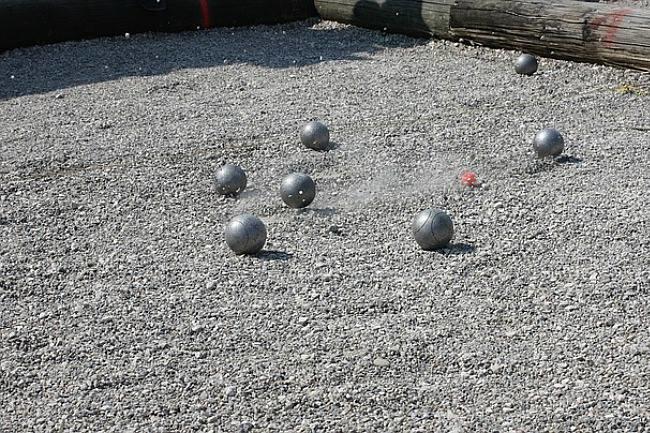 Qui connaît des endroits sympas à Liège pour jouer à la pétanque avec des potes ?