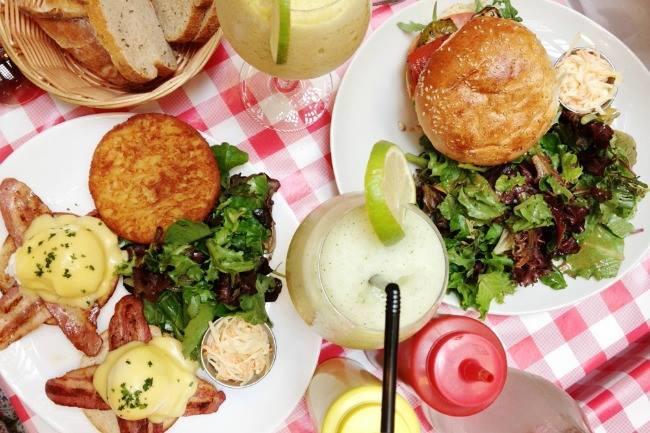 Qui connaît un petit resto sympa proposant des plats du jour variés le midi en semaine sur Liège ? Sans se ruiner ET sans transporter une odeur de cuisson toute l'après-midi :-) ?