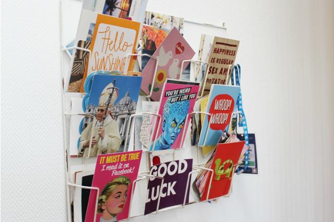 Qui connaît des endroits où je pourrai trouver des cartes postales en tout genre, aussi bien des paysages que des messages humoristiques ? J'ai déjà quelques idées mais j'en aimerais un maximum ! Merci.