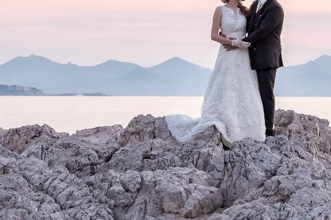 Je cherche ma robe de mariée ! Je suis assez sélective et exigeante concernant la qualité... Quelqu'un peut me conseiller une bonne adresse pour en concevoir ou en acheter ? © cbphoto.fr