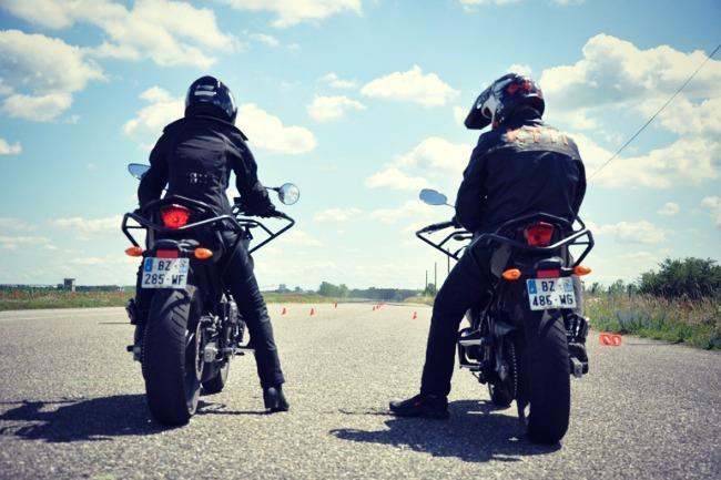 Qui connaît une bonne moto-école dans les environs de Liège ?