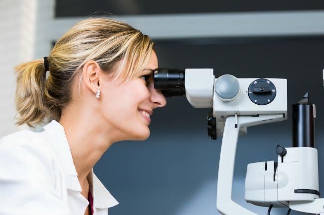 Qui connaît un ophtalmo à Liège, qui met tout de suite à l'aise, et qui pourrait me donner un rendez-vous très rapidement ? Je sais que c'est rare mais je tente ma chance !