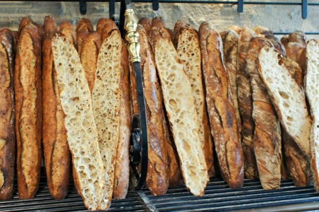 Qui connaît la boulangerie où l'on propose les MEILLEURES baguettes de Liège ? J'ai regardé vos réponses sur le site mais ici le débat m'interesse car une boulangerie n'est pas forcément bonne en tout...