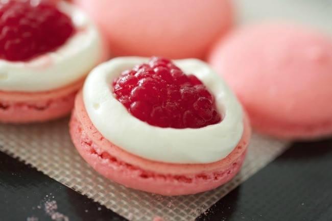 Qui connaît LE meilleur magasin à Mons pour acheter des macarons ? C'est pour un cadeau de Noël...