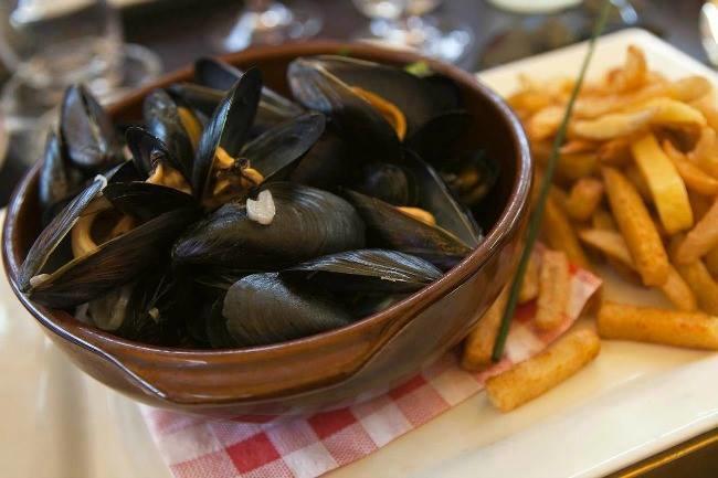 Qui connaît le meilleur resto pour manger un copieux moules-frites ?