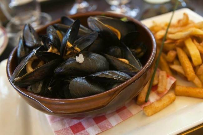 Qui connaît un bon resto où l'on mange de délicieuses moules ?
