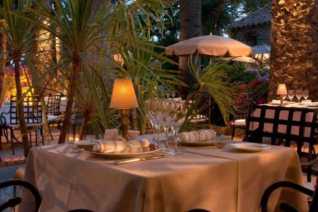 Qui connaît un restaurant un peu en dehors de Namur dans un beau cadre romantique ? Nous fêtons notre anniversaire de couple juste tous les deux et comptons sur vous pour nous aider à trouver LE bon endroit pour que ce soit une soirée inoubliable...