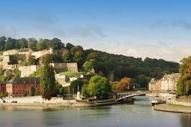 Qui connaît une agence immobilière avec des conseillers à l'écoute ? Je dois emménager à Namur à partir de septembre 2016 !